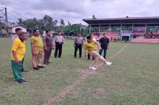 Turnamen Bola Kaki Camat Rumbio Jaya Cup Resmi Di Buka