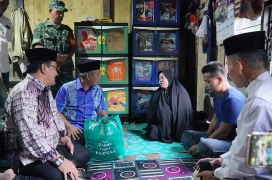 Pj. Bupati Kampar Sisir Masyarakat Kurang Mampu di Kecamatan Rumbio Jaya