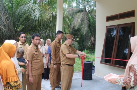 Camat Rumbio Jaya Pimpin Monitoring Lapangan dan Resmikan Posyandu Galuh Permai di Desa Tambusai